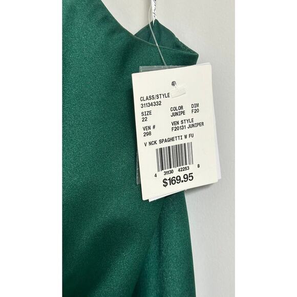 💚 David’s Bridal Satin A-Line Bridesmaid Dress – Juniper, Size 22 (NWT) 💚 - Picture 7 of 7